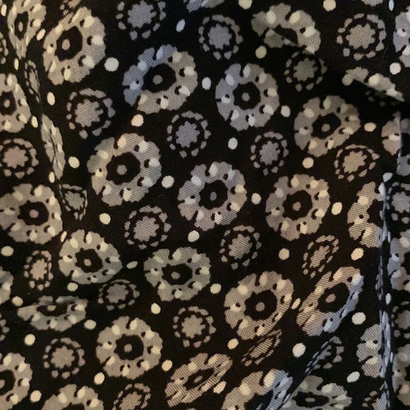 old navy black lightweight shorts size l - Picture 3 of 3